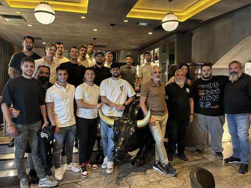 &Mu;&iota;&alpha; &upsilon;&pi;έ&rho;&omicron;&chi;&eta; &beta;&rho;&alpha;&delta;&iota;ά, &gamma;&iota;&alpha; &tau;&omicron; &beta;ό&lambda;&epsilon;ϊ &tau;&omicron;&upsilon; &Omicron;&Phi;&Eta;
