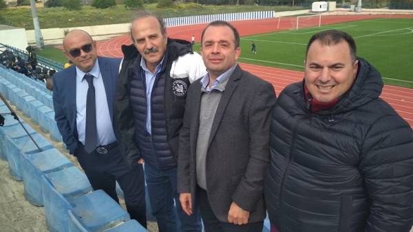 &Kappa;&omicron;&nu;&tau;ά &sigma;&tau;&omicron;&nu; &alpha;&theta;&lambda;&eta;&tau;&iota;&sigma;&mu;ό &tau;&omicron;&upsilon; &tau;ό&pi;&omicron;&upsilon;