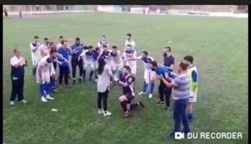 &Pi;ή&rho;&epsilon; &tau;&eta;&nu; &kappa;&omicron;ύ&pi;&alpha;, &pi;ή&rho;&epsilon; &kappa;&alpha;&iota; &tau;&omicron; &kappa;&omicron;&rho;ί&tau;&sigma;&iota;: M&iota;&alpha; "&tau;&rho;&epsilon;&lambda;ή" &pi;&rho;ό&tau;&alpha;&sigma;&eta; &gamma;ά&mu;&omicron;&upsilon;, &sigma;&epsilon; &gamma;ή&pi;&epsilon;&delta;&omicron; &tau;&eta;&sigmaf; &Kappa;&rho;ή&tau;&eta;&sigmaf;! (VIDEO)