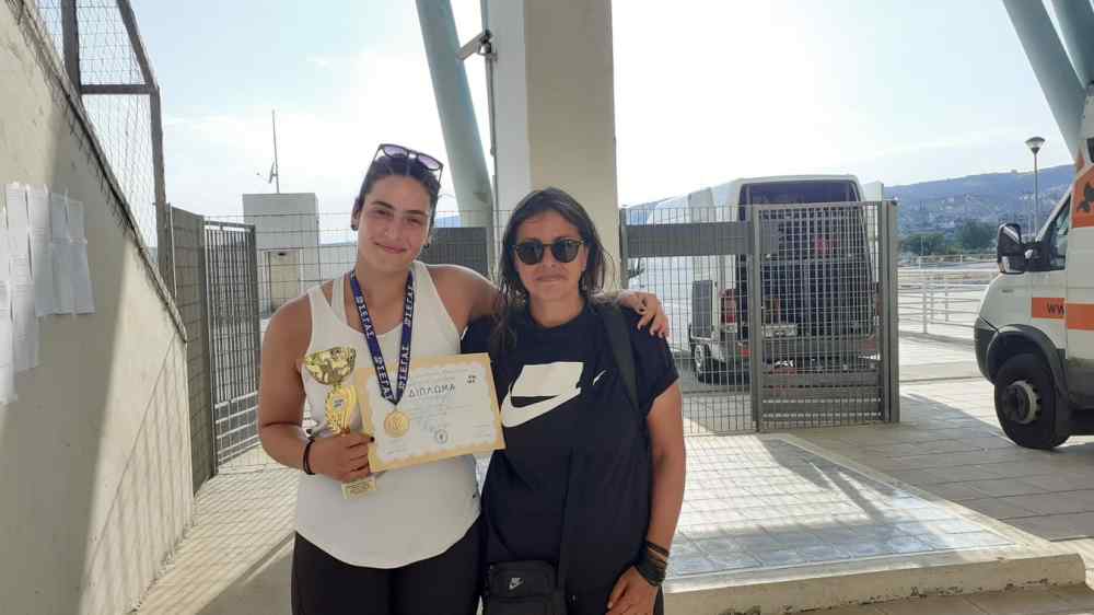 &Tau;&omicron; "&chi;&rho;&upsilon;&sigma;ό &kappa;&omicron;&rho;ί&tau;&sigma;&iota;" &tau;&omicron;&upsilon; &Omicron;&Phi;&Eta;