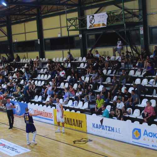 &Psi;ά&chi;&nu;&epsilon;&iota; &tau;&omicron; &delta;&iota;&pi;&lambda;ό &sigma;&tau;&eta; &Nu;έ&alpha; &Phi;&iota;&lambda;&alpha;&delta;έ&lambda;&phi;&epsilon;&iota;&alpha; &tau;&omicron; &mu;&pi;ά&sigma;&kappa;&epsilon;&tau; &tau;&omicron;&upsilon; &Omicron;&Phi;&Eta;
