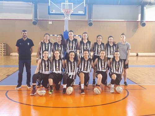 &Mu;&pi;&rho;ά&beta;&omicron; &kappa;&omicron;&rho;ί&tau;&sigma;&iota;&alpha;: &Sigma;&tau;&iota;&sigmaf; 6 &kappa;&alpha;&lambda;ύ&tau;&epsilon;&rho;&epsilon;&sigmaf; &omicron;&mu;ά&delta;&epsilon;&sigmaf; &sigma;&tau;&eta;&nu; &Epsilon;&lambda;&lambda;ά&delta;&alpha; &omicron; &Omicron;&Phi;&Eta;!