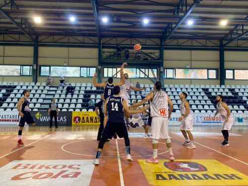 &Mu;&epsilon; &tau;&omicron; &delta;&epsilon;&xi;ί &omicron; &Omicron;&Phi;&Eta;