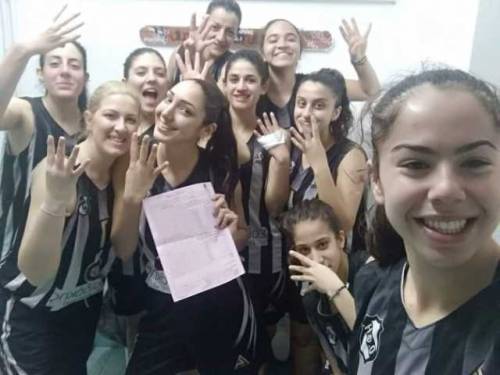 &Kappa;&omicron;&rho;ί&tau;&sigma;&iota;&alpha; &gamma;&iota;&alpha; ...ά&nu;&omicron;&delta;&omicron;!