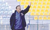 "&Epsilon;&pi;&rho;&epsilon;&pi;&epsilon; &nu;&alpha; &pi;&rho;&omicron;&eta;&gamma;&eta;&theta;&omicron;ύ&mu;&epsilon; &mu;&epsilon; &delta;&upsilon;&omicron; &gamma;&kappa;ό&lambda;!"