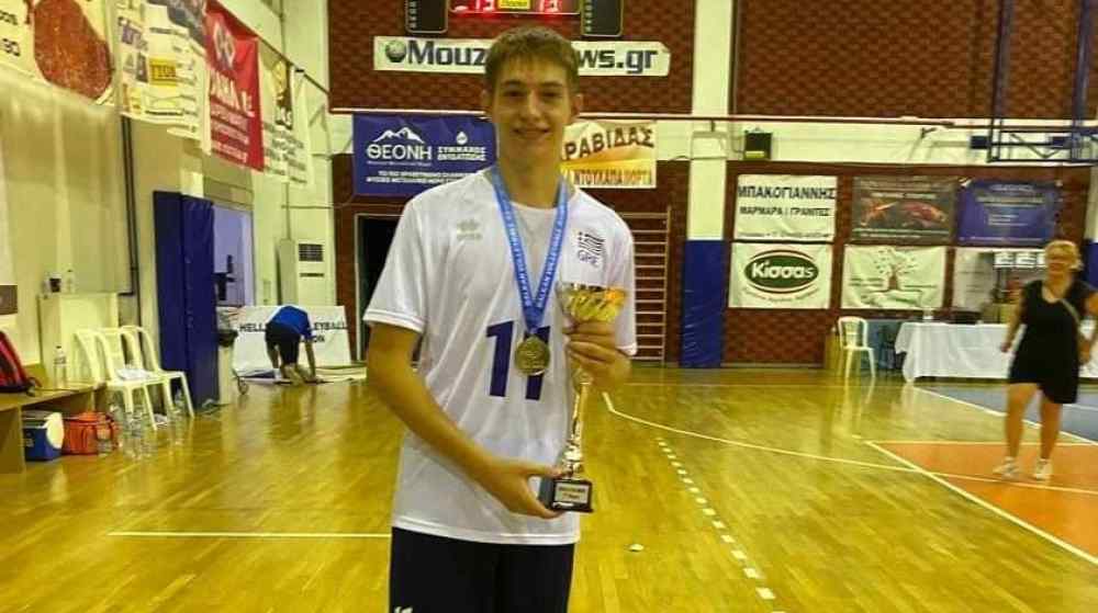 &Mu;&epsilon; &tau;&eta;&nu; &Epsilon;&theta;&nu;&iota;&kappa;ή U16 &sigma;&tau;&eta;&nu; &Tau;&omicron;&upsilon;&rho;&kappa;ί&alpha; &tau;&omicron; 15&chi;&rho;&omicron;&nu;&omicron; &tau;&alpha;&lambda;&epsilon;&nu;&tau;ά&kappa;&iota; &tau;&omicron;&upsilon; &Omicron;&Phi;&Eta;