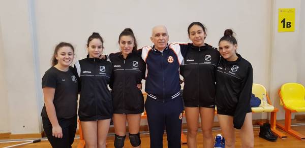 &Omicron; &Omicron;&Phi;&Eta; &sigma;&tau;&omicron; &sigma;&epsilon;&mu;&iota;&nu;ά&rho;&iota;&omicron; &pi;&rho;&omicron;&pi;&omicron;&nu;&eta;&tau;ώ&nu; &beta;ό&lambda;&epsilon;&iota; (&Phi;&Omega;&Tau;&Omicron;&Gamma;&Rho;&Alpha;&Phi;&Iota;&Epsilon;&Sigma;)