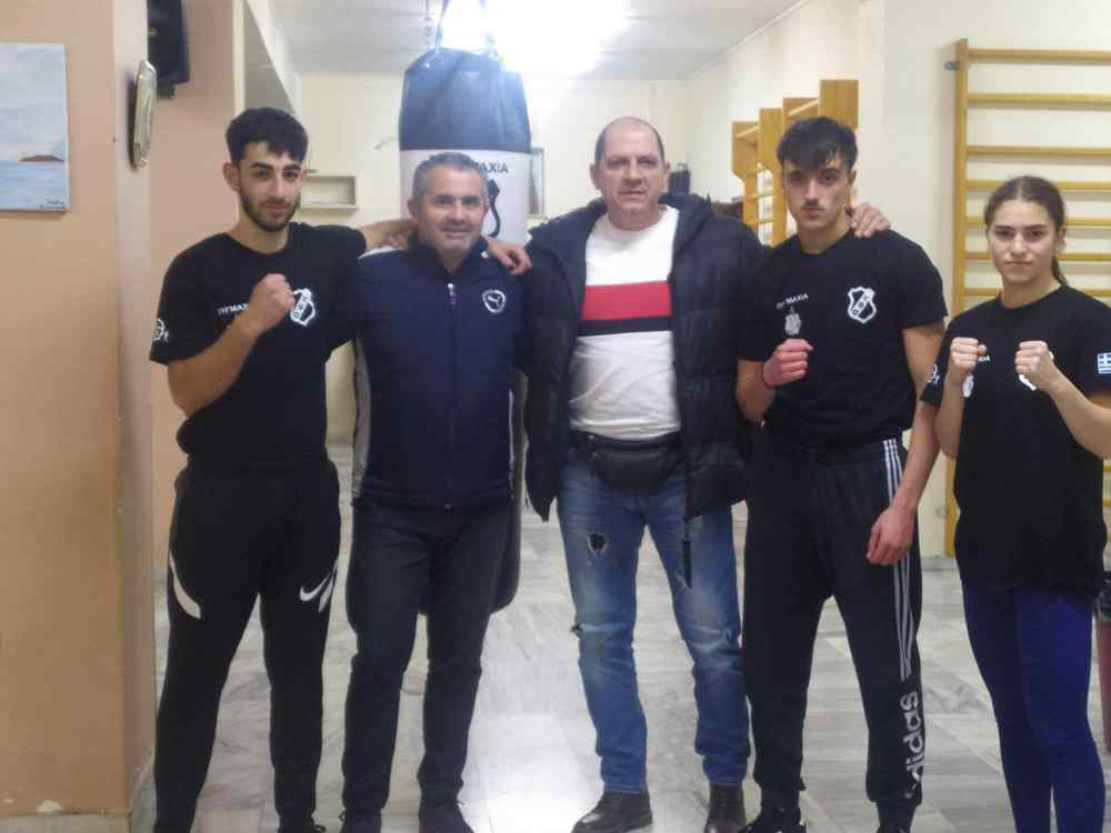 &Sigma;&eta;&kappa;ώ&nu;&omicron;&upsilon;&nu; &xi;&alpha;&nu;ά &tau;&alpha; &gamma;ά&nu;&tau;&iota;&alpha; &tau;&omicron;&upsilon;&sigmaf;, &omicron;&iota; &pi;&upsilon;&gamma;&mu;ά&chi;&omicron;&iota; &tau;&omicron;&upsilon; &Omicron;&Phi;&Eta;