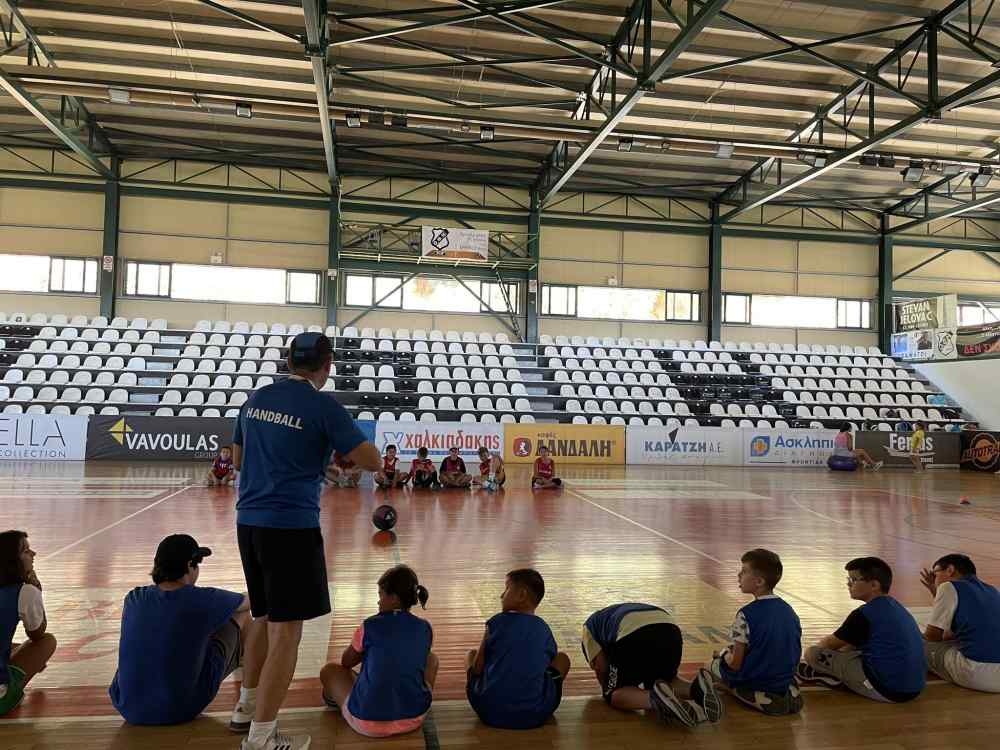 &Tau;&omicron;&upsilon;&sigmaf; &delta;ί&delta;&alpha;&xi;&epsilon; &tau;&alpha; &mu;&upsilon;&sigma;&tau;&iota;&kappa;ά &tau;&omicron;&upsilon; &chi;&alpha;&nu;&tau;&mu;&pi;&omicron;&lambda;