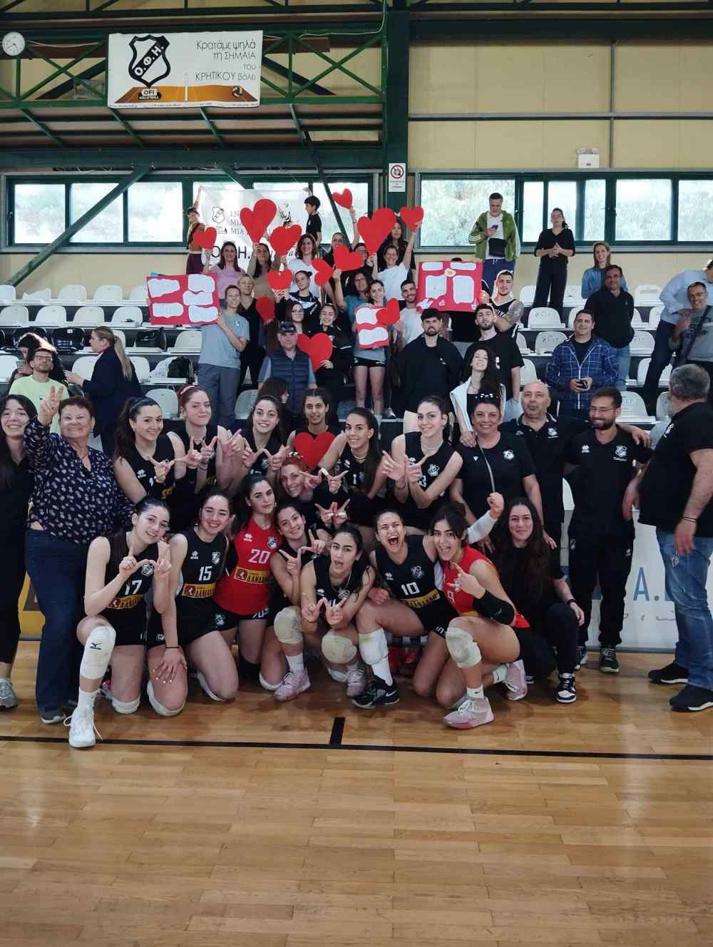 &Pi;&epsilon;&tau;&upsilon;&chi;&eta;&mu;έ&nu;&eta; &chi;&rho;&omicron;&nu;&iota;ά: &Sigma;&tau;&eta;&nu; 6&eta; &theta;έ&sigma;&eta; &tau;&eta;&sigmaf; &Alpha;2 &beta;ό&lambda;&epsilon;ϊ &tau;&epsilon;&rho;&mu;ά&tau;&iota;&sigma;&alpha;&nu; &tau;&alpha; &kappa;&omicron;&rho;ί&tau;&sigma;&iota;&alpha; &tau;&omicron;&upsilon; &Omicron;&Phi;&Eta;