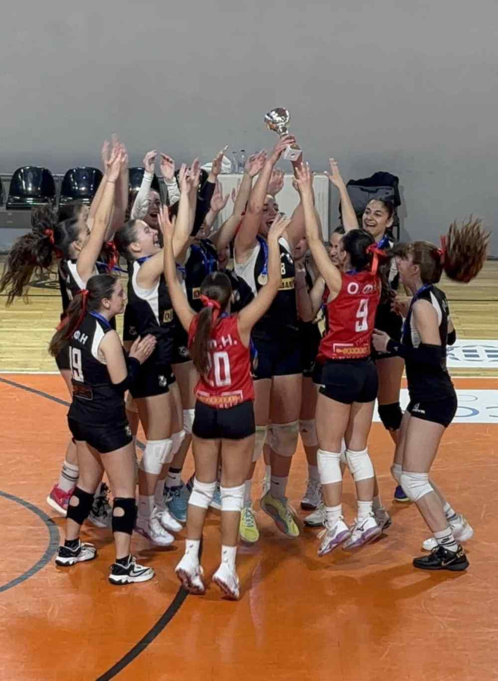 &Delta;&epsilon;ί&tau;&epsilon; &Zeta;&Omega;&Nu;&Tau;&Alpha;&Nu;&Alpha; &tau;&eta;&nu; &pi;&rho;&epsilon;&mu;&iota;έ&rho;&alpha; &tau;&omega;&nu; &kappa;&omicron;&rho;&alpha;&sigma;ί&delta;&omega;&nu; &tau;&omicron;&upsilon; &Omicron;&Phi;&Eta; &sigma;&tau;&omicron; &Pi;&alpha;&nu;&epsilon;&lambda;&lambda;ή&nu;&iota;&omicron; (LIVE STREAMING)