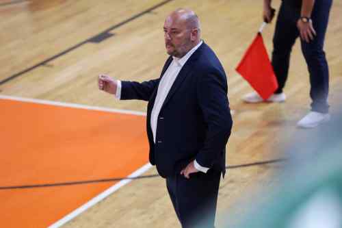 &Nu;ί&kappa;&omicron;&sigmaf; &Alpha;&nu;&tau;&omega;&nu;&iota;ά&delta;&eta;&sigmaf;: "&Omicron; &Omicron;&Phi;&Eta; &theta;&alpha; &epsilon;&pi;&iota;&sigma;&tau;&rho;έ&psi;&epsilon;&iota; &sigma;&tau;&eta;&nu; Volley League"