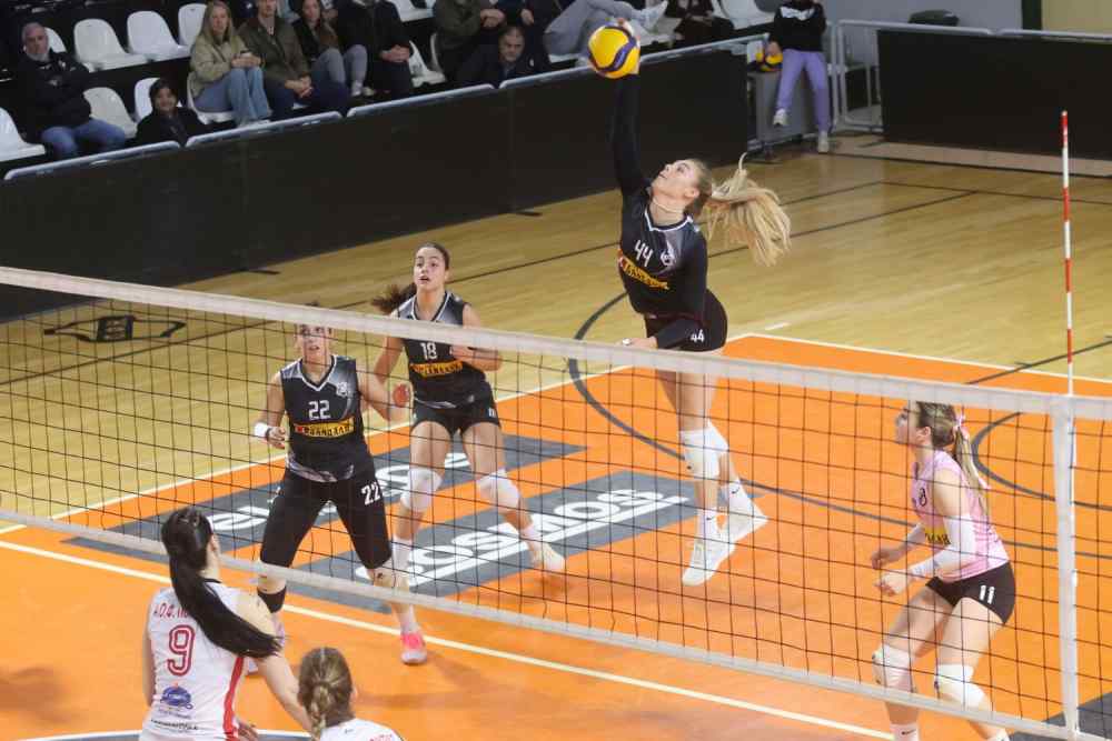 Pre League &Gamma;&upsilon;&nu;&alpha;&iota;&kappa;ώ&nu;: &Sigma;&tau;&eta;&nu; 4&eta; &theta;έ&sigma;&eta; &tau;&alpha; &kappa;&omicron;&rho;ί&tau;&sigma;&iota;&alpha; &tau;&omicron;&upsilon; &Omicron;&Phi;&Eta;, &mu;&epsilon;&tau;ά &tau;&eta;&nu; 7&eta; &sigma;&upsilon;&nu;&epsilon;&chi;ό&mu;&epsilon;&nu;&eta; &nu;ί&kappa;&eta;