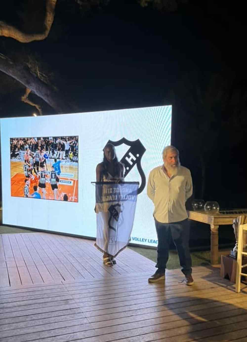 &Tau;&alpha; &sigma;&upsilon;&gamma;&chi;&alpha;&rho;&eta;&tau;ή&rho;&iota;&alpha; &tau;&omicron;&upsilon; &Omicron;&Phi;&Eta;: "&Upsilon;&pi;έ&rho;&omicron;&chi;&eta; &beta;&rho;&alpha;&delta;&iota;ά"
