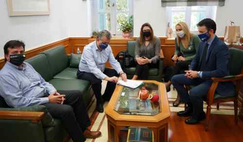 460 &chi;&iota;&lambda;. &epsilon;&upsilon;&rho;ώ &gamma;&iota;&alpha; &tau;&omicron; &kappa;&omicron;&lambda;&upsilon;&mu;&beta;&eta;&tau;ή&rho;&iota;&omicron; &Eta;&rho;&alpha;&kappa;&lambda;&epsilon;ί&omicron;&upsilon;-&Upsilon;&pi;&epsilon;&gamma;&rho;ά&phi;&eta; &eta; &sigma;ύ&mu;&beta;&alpha;&sigma;&eta;
