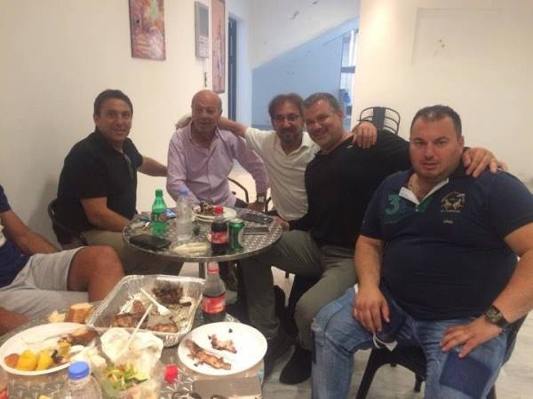 &Mu;&pi;ά&rho;&mu;&pi;&epsilon;&kappa;&iota;&omicron;&upsilon; &kappa;&alpha;&iota;...έ&phi;&upsilon;&gamma;&alpha;&nu; &gamma;&iota;&alpha; &delta;&iota;&alpha;&kappa;&omicron;&pi;έ&sigmaf; &sigma;&tau;&omicron;&nu; &Omicron;&Phi;&Eta;! (&Phi;&Omega;&Tau;&Omicron;&Gamma;&Rho;&Alpha;&Phi;&Iota;&Epsilon;&Sigma;)