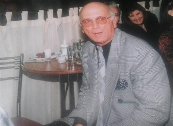 "&Epsilon;&phi;&upsilon;&gamma;&epsilon;" έ&nu;&alpha;&sigmaf; &omega;&rho;&alpha;ί&omicron;&sigmaf; &tau;ύ&pi;&omicron;&sigmaf; &kappa;&alpha;&iota; &rho;&omicron;&mu;&alpha;&nu;&tau;&iota;&kappa;ό&sigmaf; &pi;&alpha;&rho;ά&gamma;&omicron;&nu;&tau;&alpha;&sigmaf;