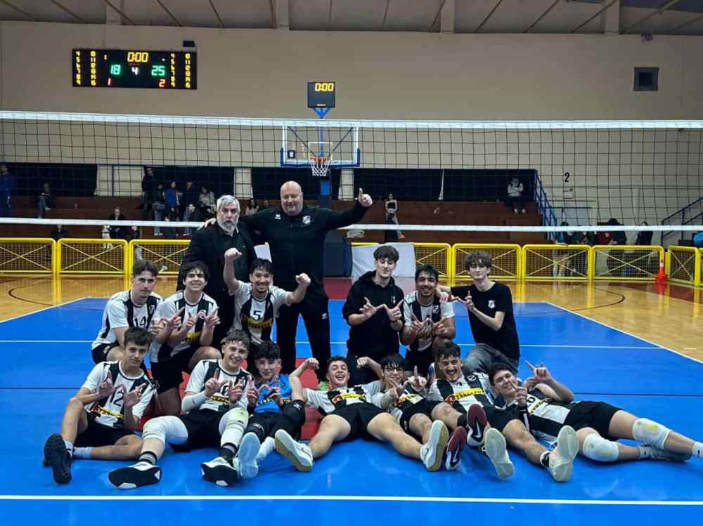 &Omicron;&iota; &pi;&alpha;ί&delta;&epsilon;&sigmaf; &tau;&omicron;&upsilon; &Omicron;&Phi;&Eta; 3-1 &tau;&eta; &Gamma;&Epsilon;&Eta; &sigma;&tau;&omicron;&nu; &pi;&rho;ώ&tau;&omicron; &tau;&epsilon;&lambda;&iota;&kappa;ό