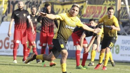 Football league: &Omicron;&rho;&gamma;&iota;&alpha; &upsilon;&pi;έ&rho; &tau;&omicron;&upsilon; &Alpha;&rho;&eta;, &nu;έ&alpha; &gamma;&kappa;έ&lambda;&alpha; &gamma;&iota;&alpha; &tau;&eta; &Delta;&rho;ά&mu;&alpha;!