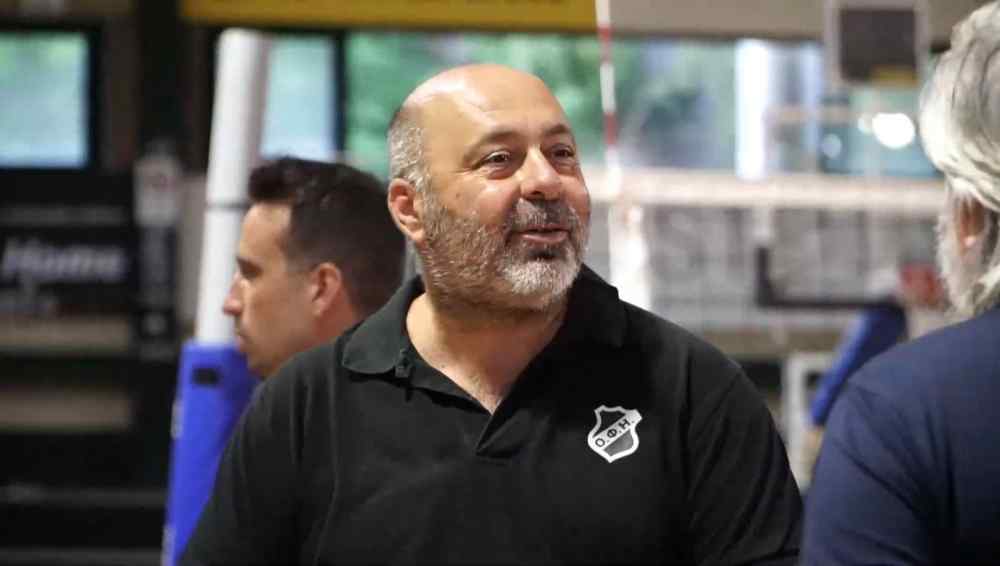 &Nu;ί&kappa;&omicron;&sigmaf; &Pi;&rho;&omicron;ύ&phi;&alpha;&sigmaf;: "&Kappa;ά&theta;&epsilon; &chi;&rho;ό&nu;&omicron; έ&nu;&alpha; &beta;ή&mu;&alpha; &pi;&alpha;&rho;&alpha;&pi;ά&nu;&omega; &tau;&alpha; &kappa;&omicron;&rho;ί&tau;&sigma;&iota;&alpha; &tau;&omicron;&upsilon; &Omicron;&Phi;&Eta;"