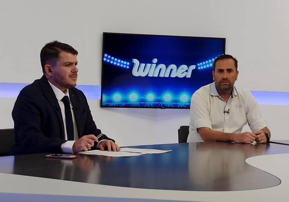 A&pi;&omicron;&kappa;&alpha;&lambda;ύ&psi;&epsilon;&iota;&sigmaf; &alpha;&pi;&omicron; &tau;&omicron;&nu; &Gamma;. &Tau;&omicron;&upsilon;&tau;&zeta;ά&rho;&eta; &sigma;&tau;&omicron; WINNER: &laquo;&Omicron; &Sigma;ά&mu;&iota; έ&chi;&epsilon;&iota; &beta;ά&lambda;&epsilon;&iota; 1,5 &epsilon;&kappa;. &epsilon;&upsilon;&rho;ώ &sigma;&tau;&omicron;&nu; &Epsilon;&rho;&gamma;&omicron;&tau;έ&lambda;&eta;, &sigma;&upsilon;&nu;&epsilon;&chi;ί&zeta;&epsilon;&iota; &omicron; &Tau;&alpha;&omicron;&upsilon;&sigma;&iota;ά&nu;&eta;&sigmaf;&rdquo;