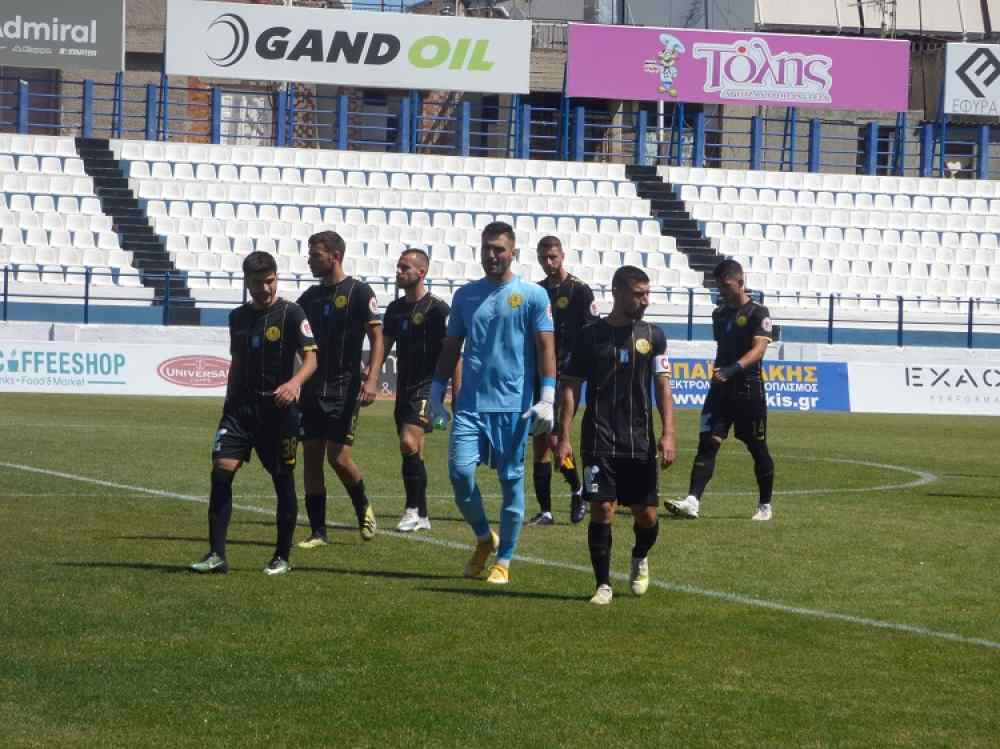 A&pi;&omicron; &tau;&omicron;&nu; &pi;&alpha;&rho;ά&delta;&epsilon;&iota;&sigma;&omicron;, &sigma;&tau;&eta;&nu; &kappa;ό&lambda;&alpha;&sigma;&eta; &omicron; &Epsilon;&rho;&gamma;&omicron;&tau;έ&lambda;&eta;&sigmaf;-&Chi;ά&theta;&eta;&kappa;&epsilon; &eta; ά&nu;&omicron;&delta;&omicron;&sigmaf;