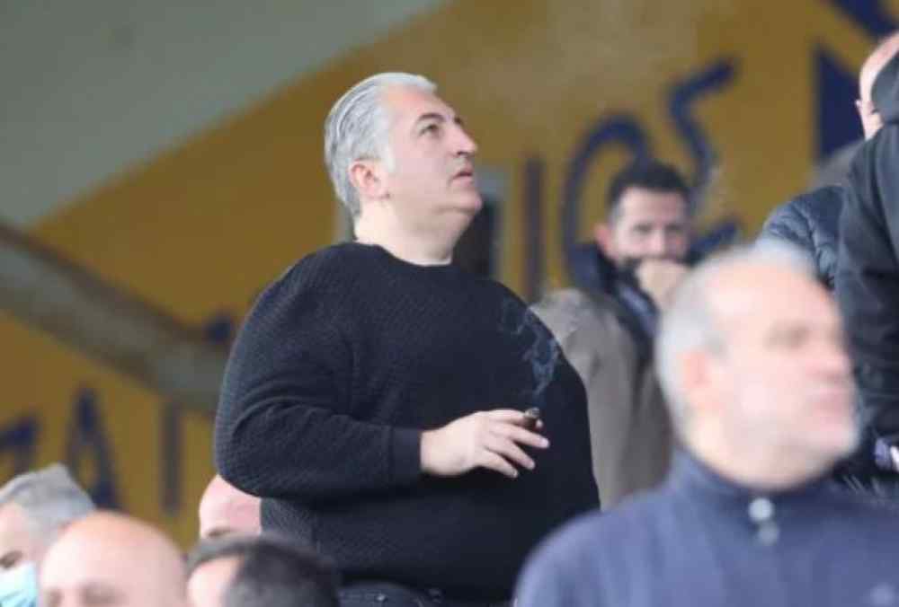 &Mu;&epsilon; &tau;&omicron;&nu; &pi;&alpha;&tau;έ&rho;&alpha; &tau;&omicron;&upsilon;, &sigma;&tau;&omicron; &Gamma;&epsilon;&nu;&tau;ί &Kappa;&omicron;&upsilon;&lambda;έ