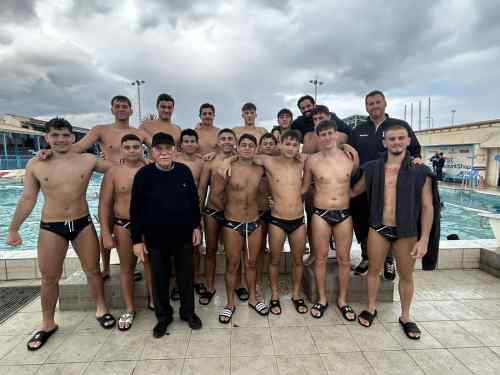 &Omicron;&iota; έ&phi;&eta;&beta;&omicron;&iota; (&Kappa;18) &tau;&eta;&sigmaf; &upsilon;&delta;&alpha;&tau;&omicron;&sigma;&phi;&alpha;ί&rho;&iota;&sigma;&eta;&sigmaf; &tau;&omicron;&upsilon; &Omicron;&Phi;&Eta; &sigma;&tau;&iota;&sigmaf; 16 &kappa;&alpha;&lambda;ύ&tau;&epsilon;&rho;&epsilon;&sigmaf; &omicron;&mu;ά&delta;&epsilon;&sigmaf; &tau;&eta;&sigmaf; &Epsilon;&lambda;&lambda;ά&delta;&omicron;&sigmaf;