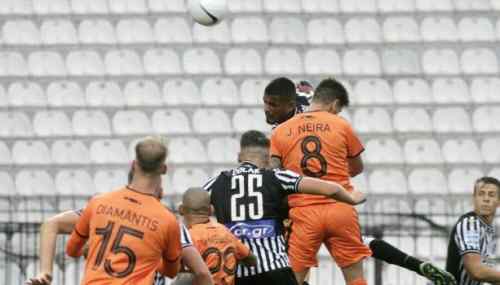 &Delta;&omicron;&kappa;ά&rho;&iota; &omicron; &Nu;&alpha;&mu;&pi;ί-&Sigma;&tau;&alpha; &alpha;&pi;&omicron;&delta;&upsilon;&tau;ή&rho;&iota;&alpha; &mu;&epsilon; &tau;&omicron; 1-0 &sigma;&tau;&eta;&nu; &pi;&lambda;ά&tau;&eta; &omicron; &Omicron;&Phi;&Eta;