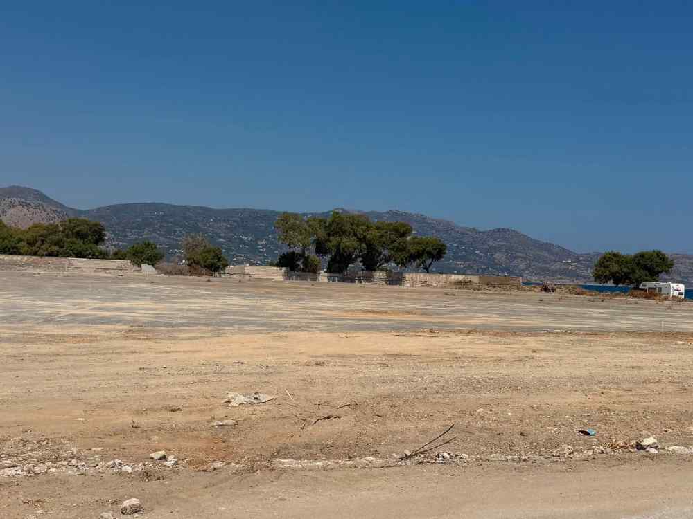 &Alpha;&rho;&chi;ί&zeta;&epsilon;&iota; &nu;&alpha; ...&theta;&upsilon;&mu;ί&zeta;&epsilon;&iota; &xi;&alpha;&nu;ά &gamma;ή&pi;&epsilon;&delta;&omicron;! (&Phi;&Omega;&Tau;&Omicron;&Gamma;&Rho;&Alpha;&Phi;&Iota;&Epsilon;&Sigma;)