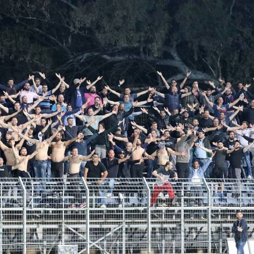 &Omicron; &kappa;ό&sigma;&mu;&omicron;&sigmaf; &tau;&omicron;&upsilon; &Omicron;&Phi;&Eta; &pi;ή&gamma;&epsilon; &sigma;&tau;&alpha; &Chi;&alpha;&nu;&iota;ά, &alpha;&lambda;&lambda;ά &kappa;ά&pi;&omicron;&iota;&omicron;&iota; &pi;&alpha;ί&kappa;&tau;&epsilon;&sigmaf; ό&chi;&iota;