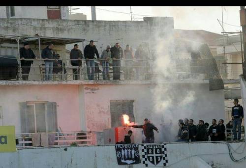 &Tau;&omicron; &tau;&rho;&alpha;&gamma;&omicron;ύ&delta;&iota; &tau;&omega;&nu; &phi;&iota;&lambda;ά&theta;&lambda;&omega;&nu; &sigma;&tau;&iota;&sigmaf; &tau;&alpha;&rho;ά&tau;&sigma;&epsilon;&sigmaf;