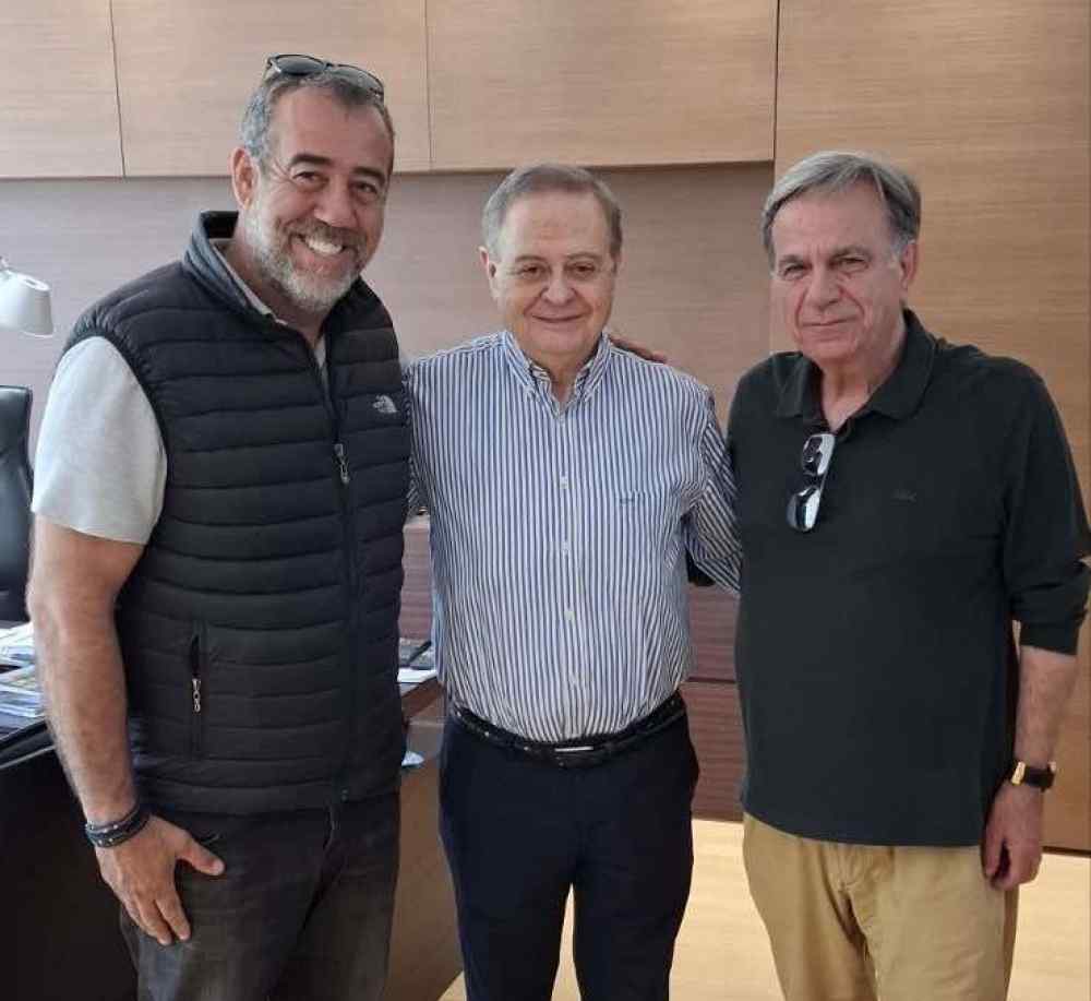 &Sigma;&tau;έ&lambda;&nu;&epsilon;&iota; &delta;&omega;&rho;&epsilon;ά&nu; &pi;&alpha;&iota;&delta;&iota;ά &sigma;&tau;&omicron;&nu; &tau;&epsilon;&lambda;&iota;&kappa;ό &tau;&omicron;&upsilon; &Kappa;&upsilon;&pi;έ&lambda;&lambda;&omicron;&upsilon;