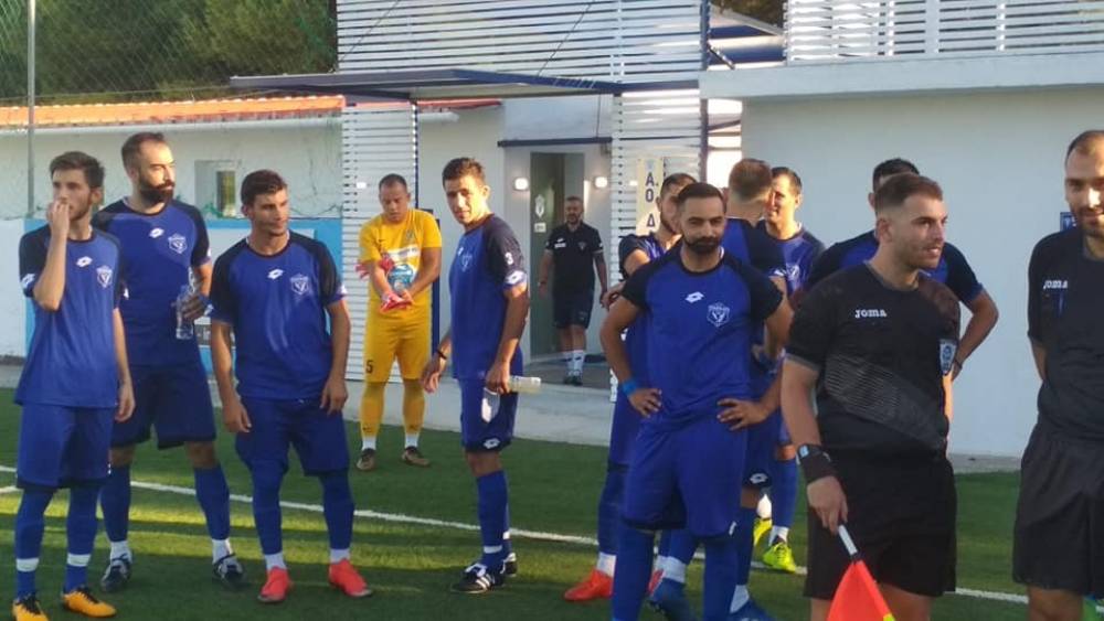 &Eta; "&sigma;&alpha;&rho;&alpha;&nu;&tau;ά&rho;&alpha;" &mu;&pi;&alpha;&lambda;&iota;ά &tau;&omicron;&upsilon; &Mu;&pi;ά&mu;&pi;&eta; ό&lambda;&alpha; &tau;&alpha; &lambda;&epsilon;&phi;&tau;ά