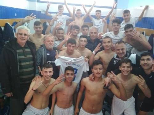 &Sigma;&tau;&iota;&sigmaf; "8" &kappa;&alpha;&lambda;ύ&tau;&epsilon;&rho;&epsilon;&sigmaf; &omicron;&mu;ά&delta;&epsilon;&sigmaf; &tau;&eta;&sigmaf; &Epsilon;&lambda;&lambda;ά&delta;&omicron;&sigmaf; &omicron;&iota; &Mu;&iota;&kappa;&tau;έ&sigmaf; &Epsilon;&Pi;&Sigma;&Eta;