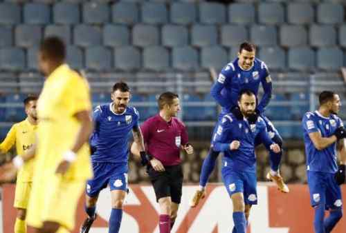 M&epsilon; 4-2-3-1 &eta; &Lambda;&alpha;&mu;ί&alpha; &sigma;&tau;&omicron; &Gamma;&epsilon;&nu;&tau;ί &Kappa;&omicron;&upsilon;&lambda;έ