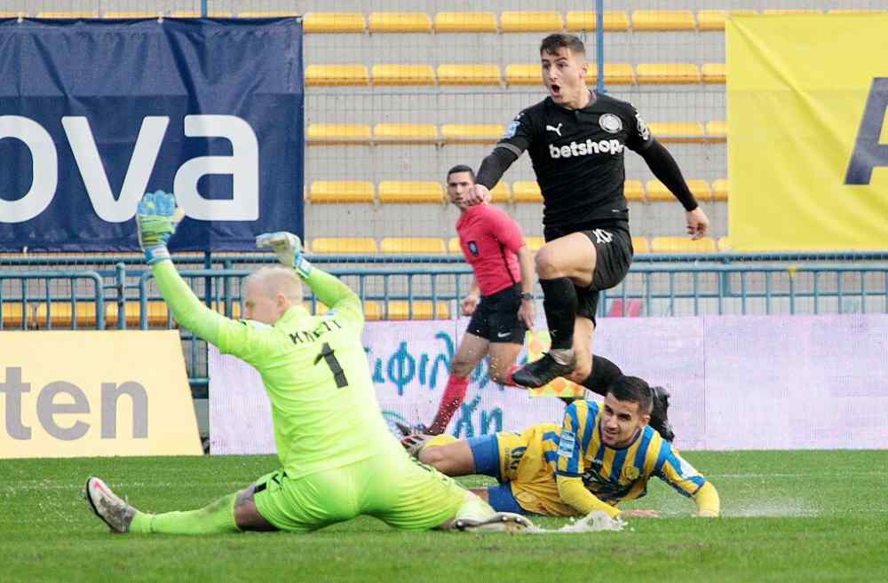 &Tau;&omicron;&nu; "έ&pi;&iota;&alpha;&sigma;&epsilon;" &sigma;&tau;&eta;&nu; &beta;&alpha;&theta;&mu;&omicron;&lambda;&omicron;&gamma;ί&alpha;