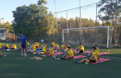 &Sigma;&tau;&omicron; &gamma;ή&pi;&epsilon;&delta;&omicron; &eta; &Kappa;19 &kappa;&alpha;&iota; &omicron;&iota; &upsilon;&pi;&omicron;&delta;&omicron;&mu;έ&sigmaf; &tau;&omicron;&upsilon; &Epsilon;&rho;&gamma;&omicron;&tau;έ&lambda;&eta;