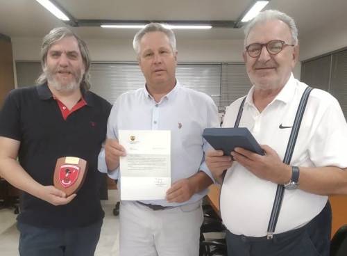 &Epsilon;&nu;&alpha; &phi;&omicron;&rho;&tau;&eta;&gamma;ό "&kappa;&alpha;&phi;έ&sigmaf; &Delta;&alpha;&nu;&delta;ά&lambda;&eta;" &gamma;&iota;&alpha; &tau;&omicron;&upsilon;&sigmaf; &Epsilon;&lambda;&lambda;&eta;&nu;&epsilon;&sigmaf; &sigma;&tau;&rho;&alpha;&tau;&iota;ώ&tau;&epsilon;&sigmaf; &sigma;&tau;&iota;&sigmaf; &Kappa;&alpha;&sigma;&tau;&alpha;&nu;&iota;έ&sigmaf; &Epsilon;&beta;&rho;&omicron;&upsilon; (pics)