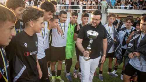 "T&alpha; &tau;&alpha;&lambda;&epsilon;&nu;&tau;ά&kappa;&iota;&alpha; &mu;&alpha;&sigmaf;, &alpha;&xi;ί&zeta;&omicron;&upsilon;&nu; &pi;&omicron;&lambda;&lambda;ά"-&Sigma;&upsilon;&gamma;&kappa;&iota;&nu;&eta;&mu;έ&nu;&omicron;&sigmaf; &omicron; &Nu;ί&kappa;&omicron;&sigmaf; &Tau;&sigma;&alpha;&mu;&pi;&omicron;&upsilon;&rho;ά&kappa;&eta;&sigmaf; &sigma;&tau;&omicron; &Gamma;&epsilon;&nu;&tau;ί &Kappa;&omicron;&upsilon;&lambda;έ