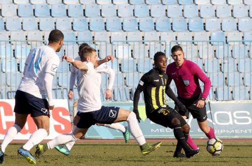 Football league: &Sigma;&tau;&eta; 5&eta; &theta;έ&sigma;&eta; &omicron; &Epsilon;&rho;&gamma;&omicron;&tau;έ&lambda;&eta;&sigmaf;, &sigma;&tau;&eta;&nu; 12&eta; &omicron; &Eta;&rho;ό&delta;&omicron;&tau;&omicron;&sigmaf;-&Alpha;&pi;&omicron;&tau;&epsilon;&lambda;έ&sigma;&mu;&alpha;&tau;&alpha; &kappa;&alpha;&iota; &beta;&alpha;&theta;&mu;&omicron;&lambda;&omicron;&gamma;ί&alpha;