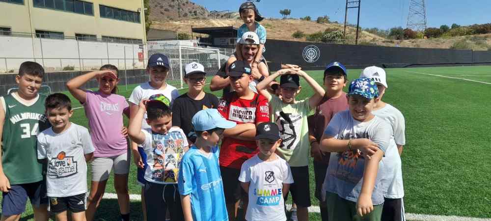 &Chi;&alpha;&mu;ό&gamma;&epsilon;&lambda;&alpha;, &delta;&iota;&alpha;&sigma;&kappa;έ&delta;&alpha;&sigma;&eta;, &pi;&alpha;&iota;&chi;&nu;ί&delta;&iota; &sigma;&tau;&omicron; Summer Camp &tau;&omicron;&upsilon; &Epsilon;&rho;&alpha;&sigma;&iota;&tau;έ&chi;&nu;&eta; &Omicron;&Phi;&Eta;