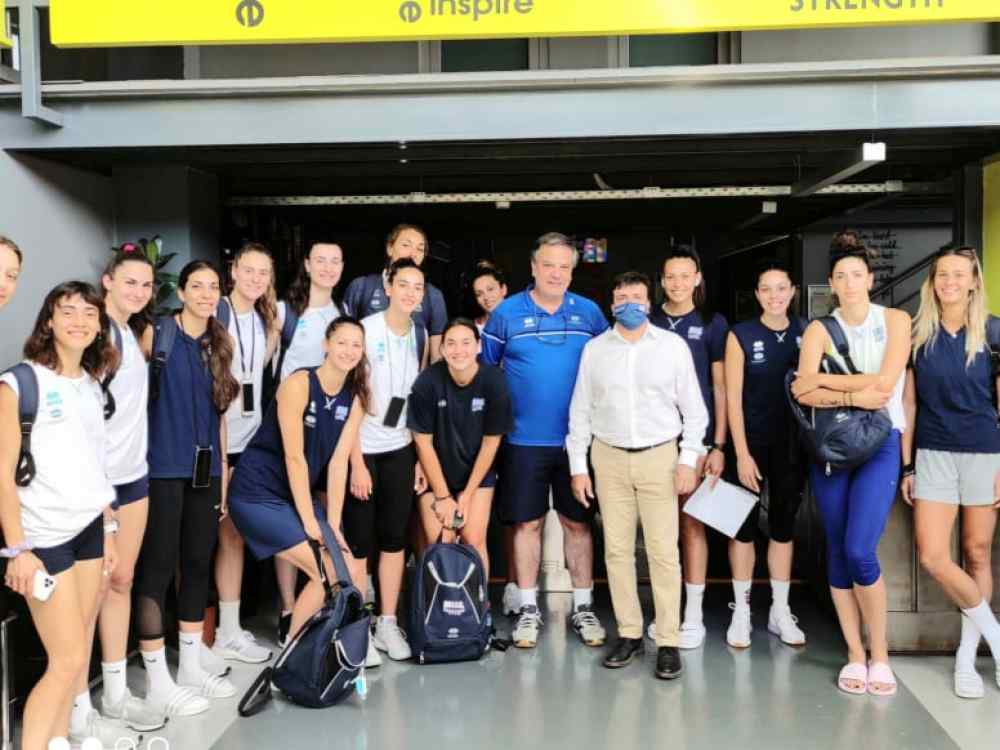 &Mu;&omicron;ί&rho;&alpha;&sigma;&epsilon; &delta;ώ&rho;&alpha; &sigma;&tau;&alpha; &kappa;&omicron;&rho;ί&tau;&sigma;&iota;&alpha; &tau;&eta;&sigmaf; &Epsilon;&theta;&nu;&iota;&kappa;ή&sigmaf;