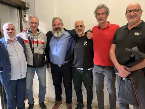 E&chi;&tau;&iota;&sigma;&alpha;&nu; &iota;&sigma;&chi;&upsilon;&rho;&omicron;ύ&sigmaf; &delta;&epsilon;&sigma;&mu;&omicron;ύ&sigmaf; &phi;&iota;&lambda;ί&alpha;&sigmaf;