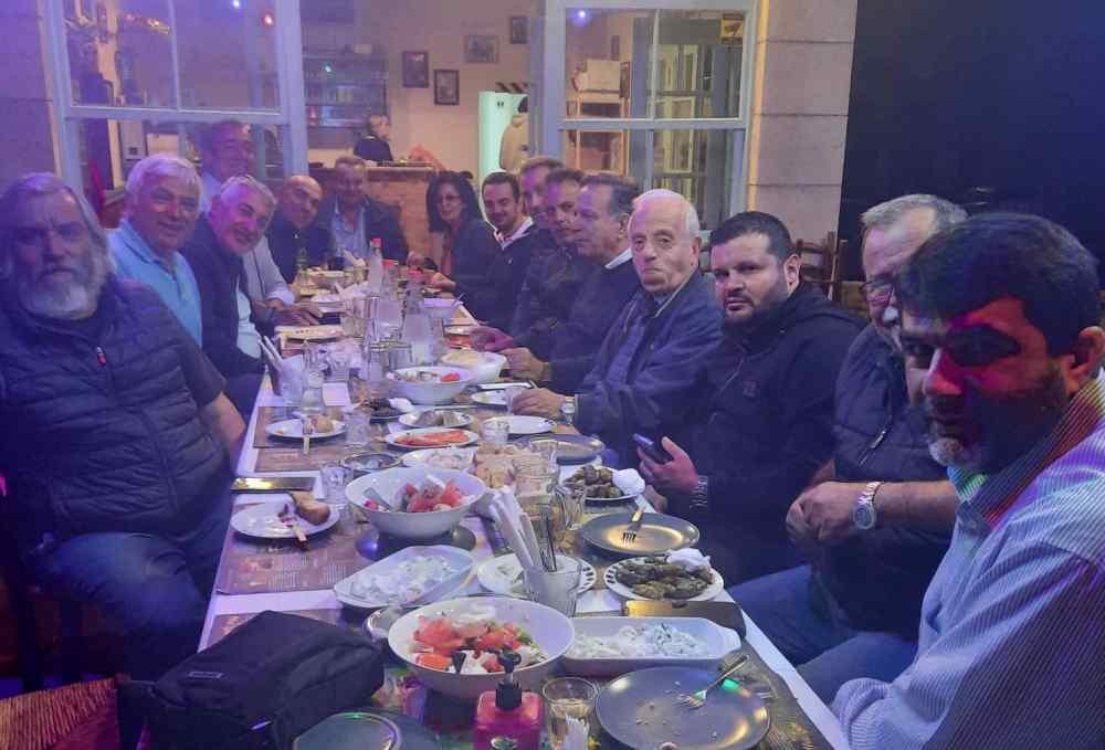 &Omicron; &Delta;&eta;&mu;ή&tau;&rho;&eta;&sigmaf; &kappa;έ&rho;&alpha;&sigma;&epsilon; &tau;&omicron;&upsilon;&sigmaf; &sigma;&upsilon;&nu;&alpha;&delta;έ&lambda;&phi;&omicron;&upsilon;&sigmaf; &tau;&omicron;&upsilon; &sigma;&tau;&omicron;&nu; &Epsilon;&rho;&alpha;&sigma;&iota;&tau;έ&chi;&nu;&eta; &Omicron;&Phi;&Eta;