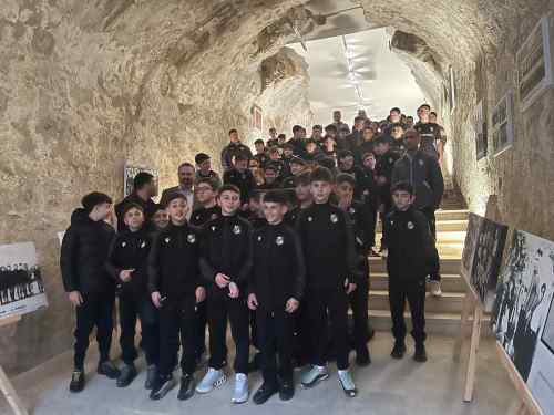 &Delta;&epsilon;&kappa;ά&delta;&epsilon;&sigmaf; &alpha;&theta;&lambda;&eta;&tau;έ&sigmaf; &tau;&eta;&sigmaf; &alpha;&kappa;&alpha;&delta;&eta;&mu;ί&alpha;&sigmaf; &pi;&omicron;&delta;&omicron;&sigma;&phi;&alpha;ί&rho;&omicron;&upsilon; &tau;&omicron;&upsilon; &Epsilon;&rho;&alpha;&sigma;&iota;&tau;έ&chi;&nu;&eta; &Omicron;&Phi;&Eta; &sigma;&epsilon; έ&nu;&alpha; &mu;ά&theta;&eta;&mu;&alpha; &iota;&sigma;&tau;&omicron;&rho;ί&alpha;&sigmaf; &sigma;&tau;&eta;&nu; &pi;ύ&lambda;&eta; &Alpha;&gamma;ί&omicron;&upsilon; &Gamma;&epsilon;&omega;&rho;&gamma;ί&omicron;&upsilon; (VIDEO+&Phi;&Omega;&Tau;&Omicron;&Gamma;&Rho;&Alpha;&Phi;&Iota;&Epsilon;&Sigma;)