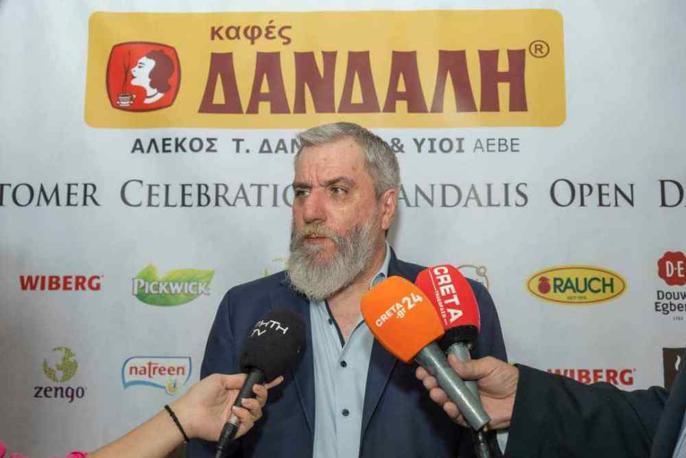 &Delta;&alpha;&nu;&delta;ά&lambda;&eta;&sigmaf;: &Pi;&epsilon;&rho;ή&phi;&alpha;&nu;&omicron;&sigmaf; &gamma;&iota;&alpha; &tau;&alpha; &kappa;&omicron;&rho;ί&tau;&sigma;&iota;&alpha;, &alpha;&iota;&chi;&mu;έ&sigmaf; &gamma;&iota;&alpha; &tau;&omicron;&upsilon;&sigmaf; &delta;&iota;&alpha;&iota;&tau;&eta;&tau;έ&sigmaf;