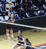 Pre League &Gamma;&upsilon;&nu;&alpha;&iota;&kappa;ώ&nu;: &Sigma;&tau;&eta;&nu; 8&eta; &theta;έ&sigma;&eta; &sigma;&upsilon;&nu;&epsilon;&chi;ί&zeta;&omicron;&upsilon;&nu; &tau;&alpha; &kappa;&omicron;&rho;ί&tau;&sigma;&iota;&alpha; &tau;&omicron;&upsilon; &Omicron;&Phi;&Eta;