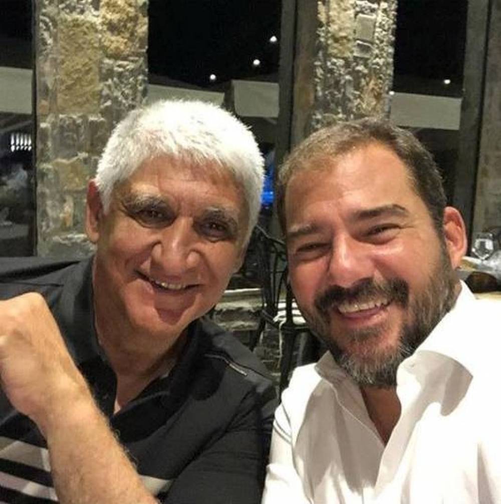 &Tau;&alpha; &kappa;&alpha;&theta;&alpha;&rho;ά &chi;&alpha;&mu;ό&gamma;&epsilon;&lambda;&alpha; &Kappa;&alpha;&rho;ά&tau;&zeta;&eta;-&Gamma;&iota;&alpha;&nu;&nu;ά&kappa;&eta; &kappa;&alpha;&iota; &eta; &alpha;&theta;ό&rho;&upsilon;&beta;&eta; &pi;&rho;&omicron;&sigma;&phi;&omicron;&rho;ά &sigma;&tau;&omicron;&nu; &alpha;&theta;&lambda;&eta;&tau;&iota;&sigma;&mu;ό