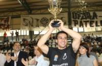&Delta;&epsilon;&nu; &sigma;&upsilon;&nu;&epsilon;&chi;ί&zeta;&epsilon;&iota; &mu;&epsilon;&tau;ά &alpha;&pi;&omicron; 18 &chi;&rho;ό&nu;&iota;&alpha; &sigma;&tau;&omicron;&nu; &Omicron;&Phi;&Eta; &omicron; &Nu;ί&kappa;&omicron;&sigmaf; &Delta;&epsilon;&lambda;&alpha;&tau;ό&lambda;&alpha;&sigmaf;